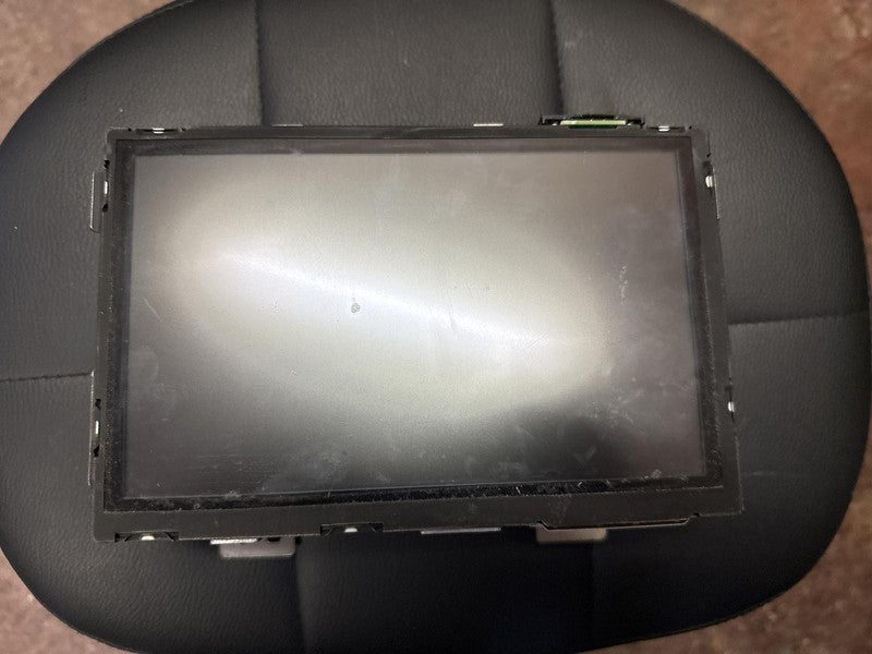 Used Front Center Infotainment Display fits: 2018 Nissan Pathfinder di