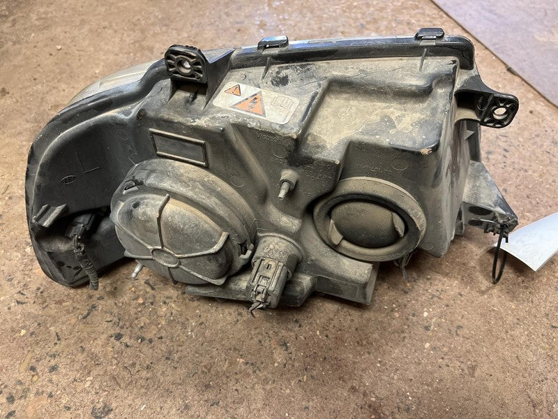 Used Left Headlight Assembly fits: 2006 Lincoln Navigator xenon HID he