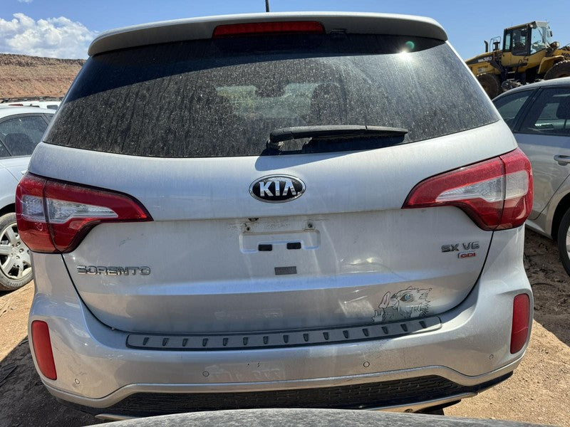 Used Left Headlight Assembly fits: 2014 Kia Sorento w/LED accents xeno