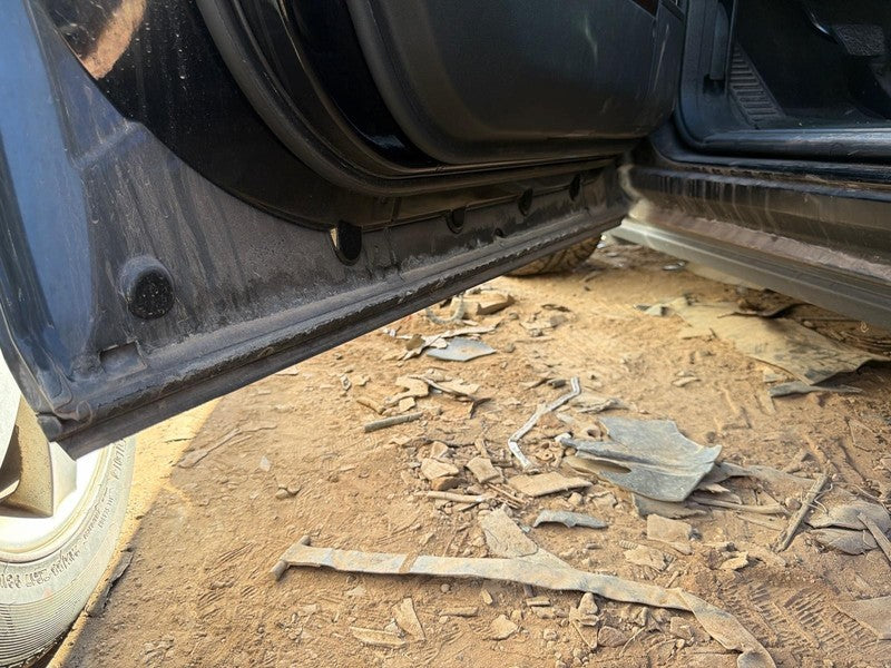 Used Front Left Door Assembly Front fits: 2004 Land rover Range rover 