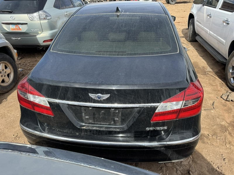 Used Right Tail Light Assembly fits: 2013 Hyundai Genesis Sdn quarter 
