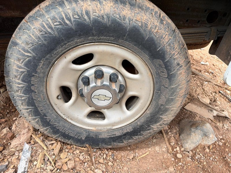 Used Fender fits: 2004 Chevrolet Silverado 2500 pickup Grade A