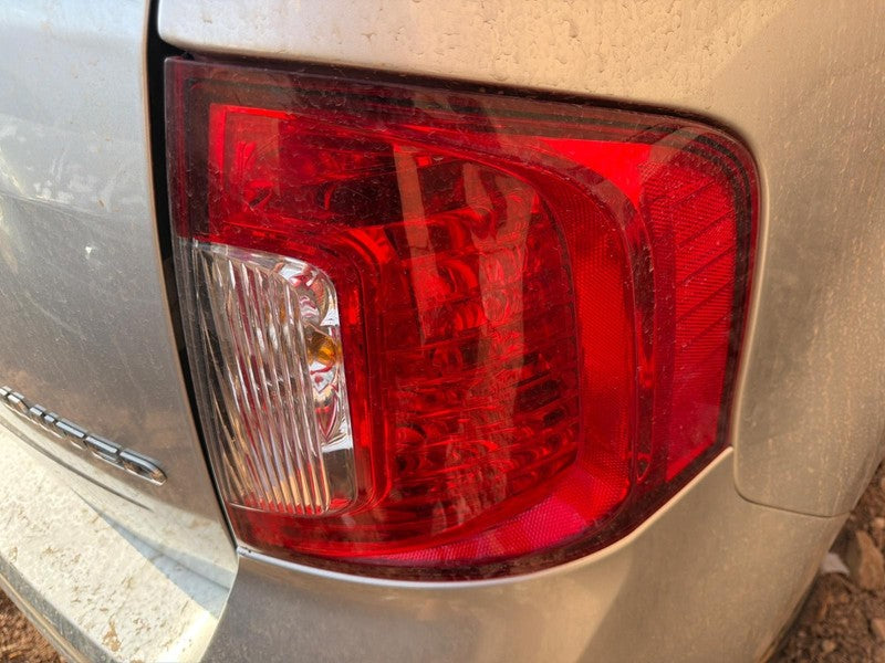 Used Right Tail Light Assembly fits: 2012 Ford Edge clear red lens Rig