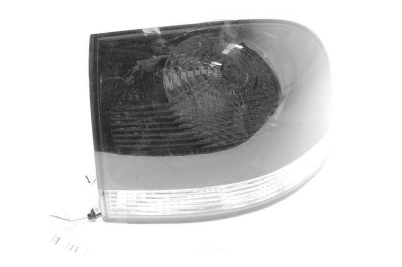 Used Right Tail Light Assembly fits: 2010 Volkswagen Touareg quarter p
