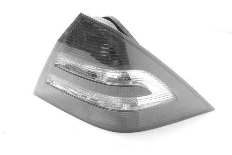 Used Right Tail Light Assembly fits: 2007 Mercedes-benz Mercedes c-cla