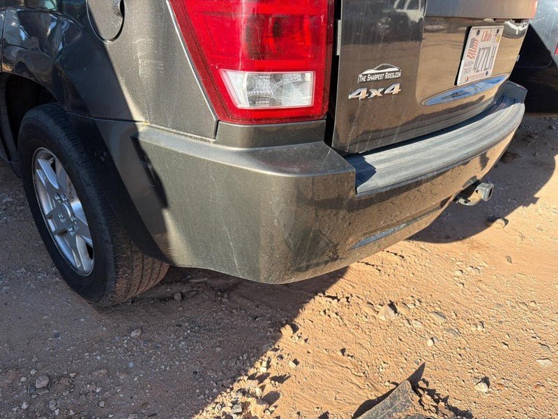 Used Rear Bumper Assembly Rear fits: 2005 Jeep Grand cherokee w/o chro
