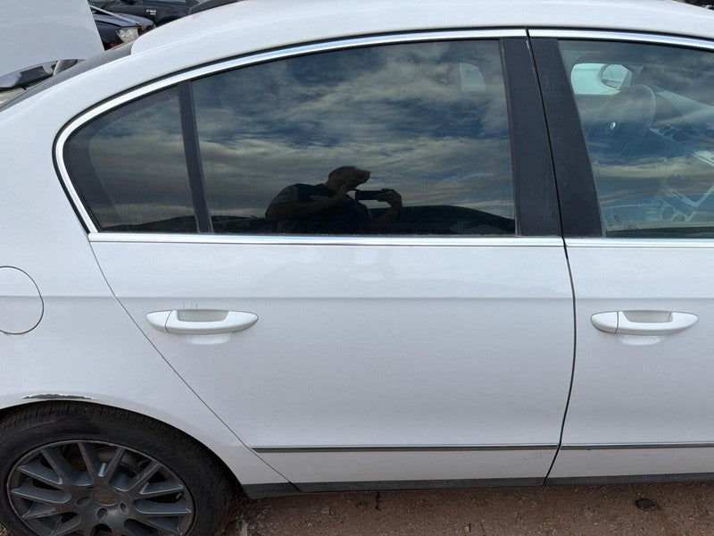 Used Rear Right Door Assembly Rear Side fits: 2006 Volkswagen Passat e