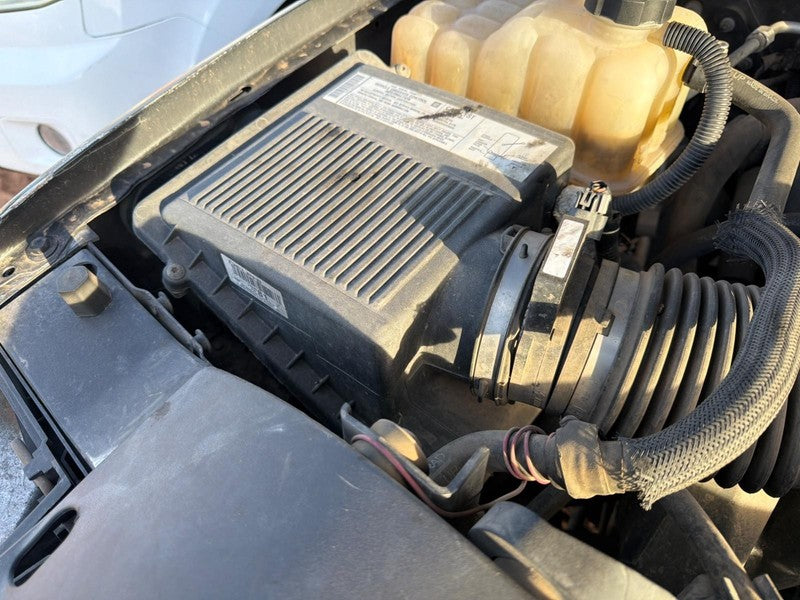 Used Air Cleaner Assembly fits: 2005 Chevrolet Suburban 1500 classic s