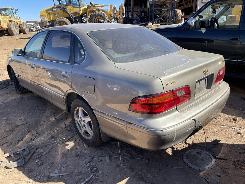 Used Right Headlight Assembly fits: 1998 Toyota Avalon Right Grade A