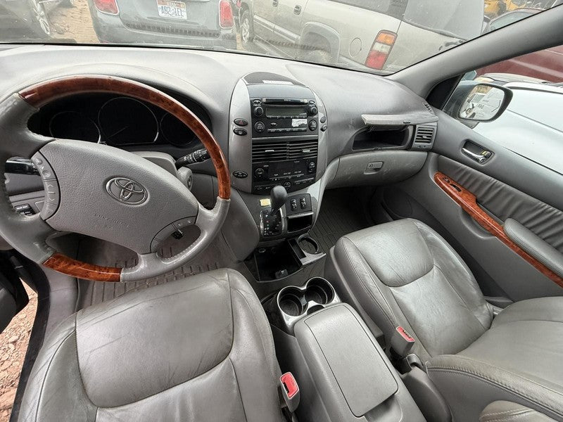 Used Front Right Door Interior Trim Panel fits: 2009 Toyota Sienna Tri