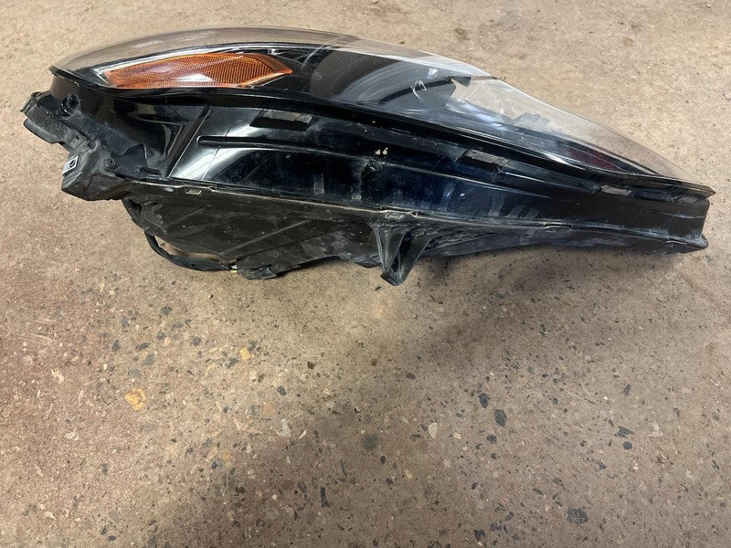 Used Right Headlight Assembly fits: 2019 Chevrolet Malibu halogen Righ