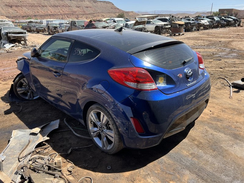 Used Right Headlight Assembly fits: 2017 Hyundai Veloster halogen w/pr