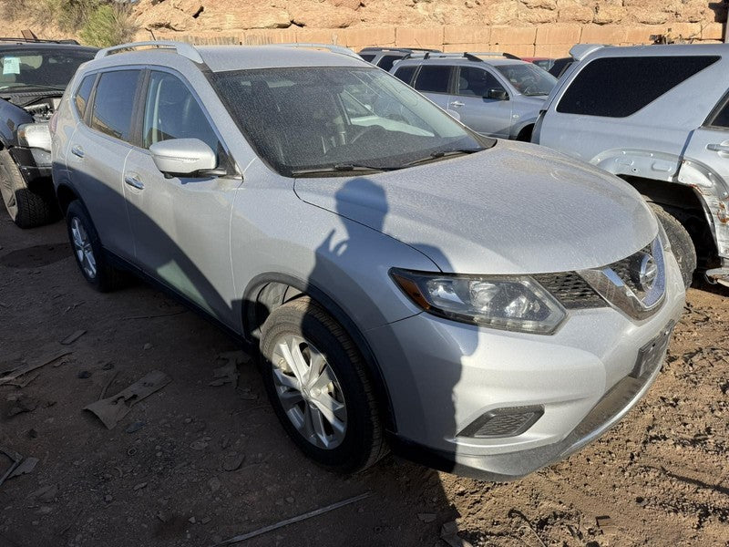 Used Left Headlight Assembly fits: 2015 Nissan Rogue VIN 5 1st digit U