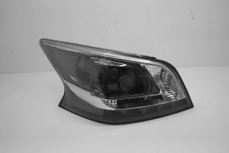 Used Right Tail Light Assembly fits: 2015 Nissan Altima quarter panel 