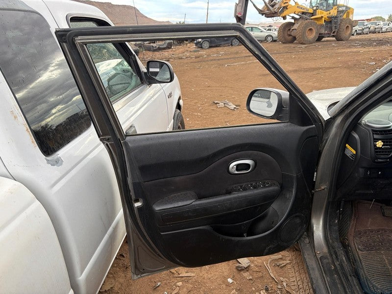Used Front Left Door Assembly Front fits: 2014 Kia Soul electric L. w/