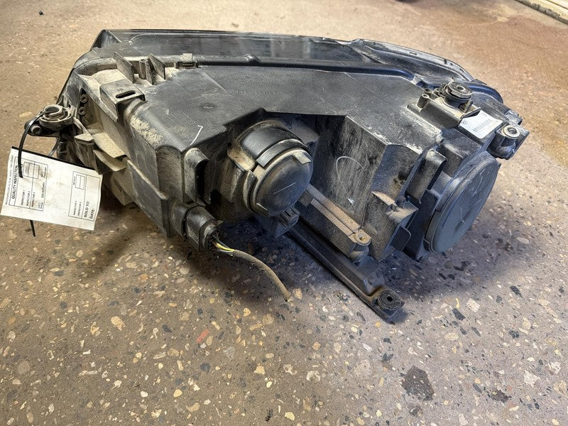 Used Right Headlight Assembly fits: 2019 Volkswagen Tiguan halogen hea