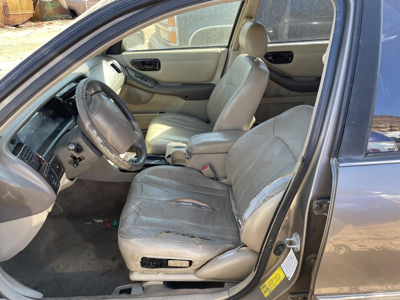 Used Right Headlight Assembly fits: 1998 Toyota Avalon Right Grade A