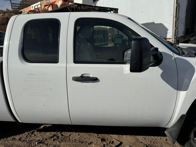 Used Left Headlight Assembly fits: 2007 Chevrolet Silverado 2500 picku