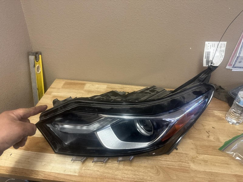 Used Left Headlight Assembly fits: 2019 Chevrolet Equinox HID opt T4F 