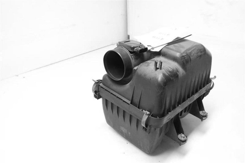 Used Air Cleaner Assembly fits: 2003 Toyota Sequoia 8 cylinder Grade A