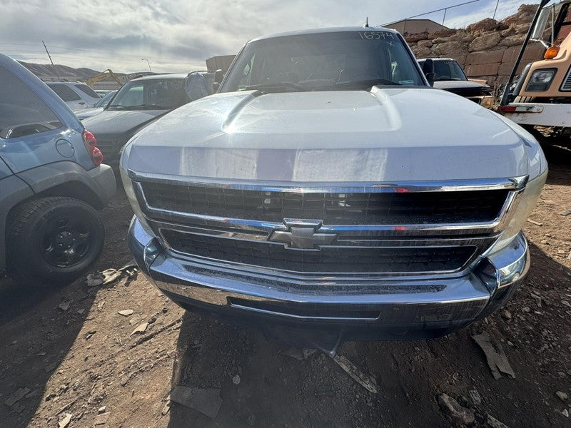 Used Left Headlight Assembly fits: 2007 Chevrolet Silverado 2500 picku