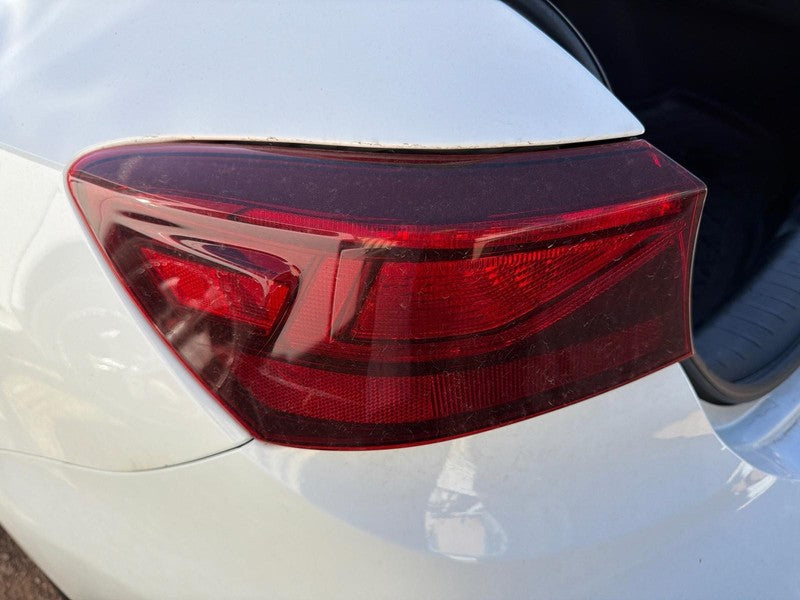 Used Left Tail Light Assembly fits: 2019 Kia Forte Sedan incandescent 