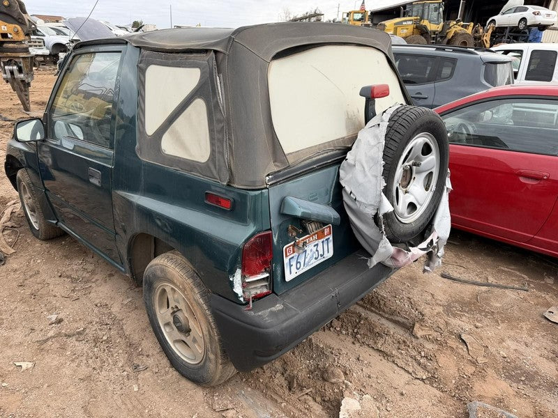 Used Air Cleaner Assembly fits: 1997 Geo Tracker  Grade A