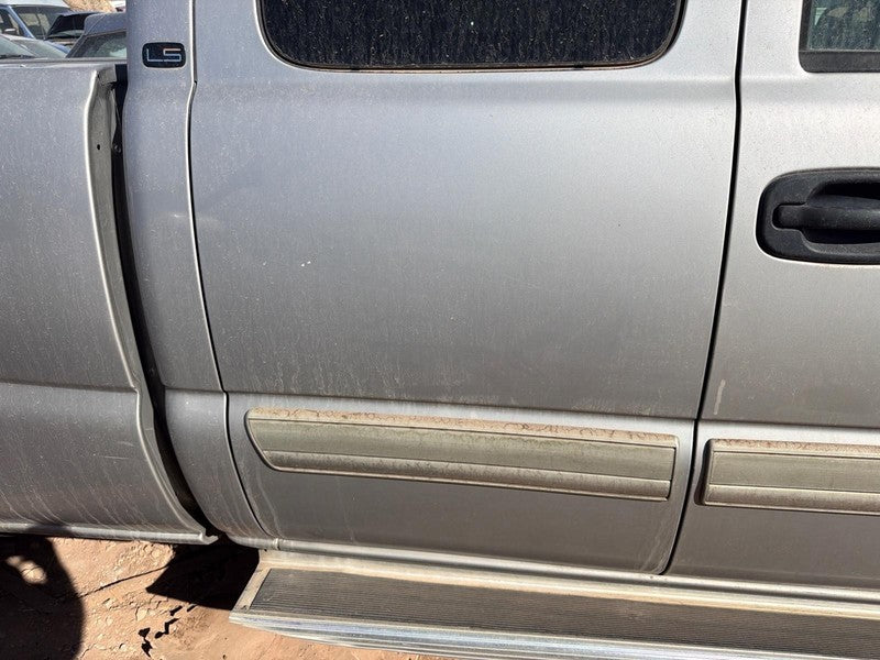 Used Rear Right Door Assembly Rear Side fits: 2005 Chevrolet Silverado