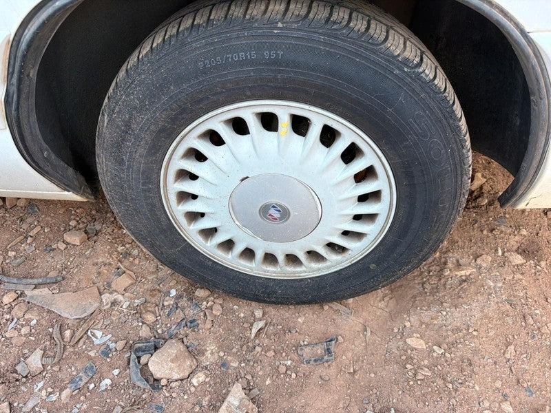 Used Wheel fits: 1998 Buick Lesabre 15x6 aluminum Grade A