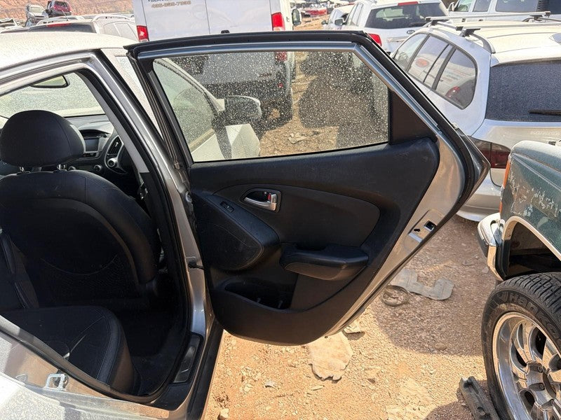 Used Rear Right Door Assembly Rear Side fits: 2013 Hyundai Tucson elec