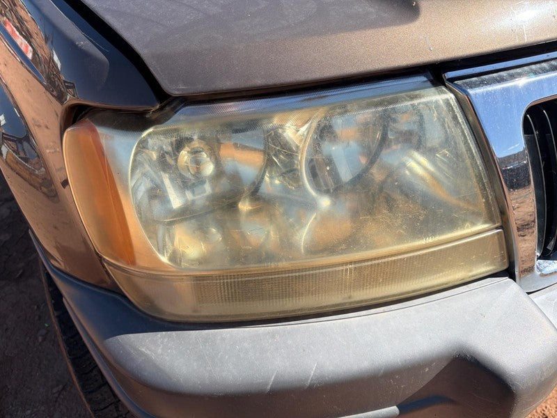 2002 - 2004 Jeep Grand Cherokee Passenger Side Headlight Assembly