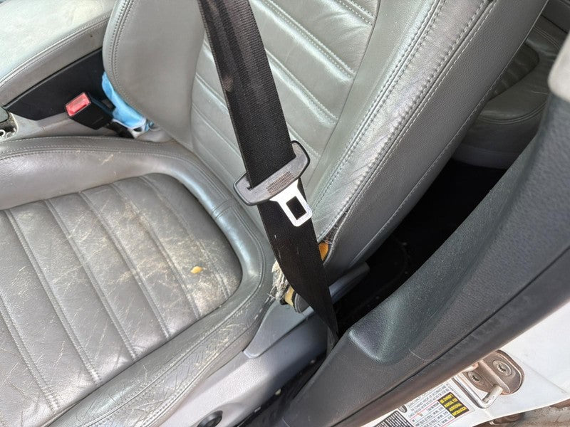 Used Front Left Seat Belt Front fits: 2006 Volkswagen Passat bucket se