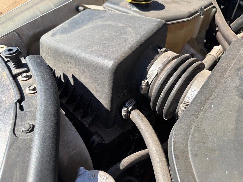 Used Air Cleaner Assembly fits: 2005 Jeep Grand cherokee 5.7 Grade A