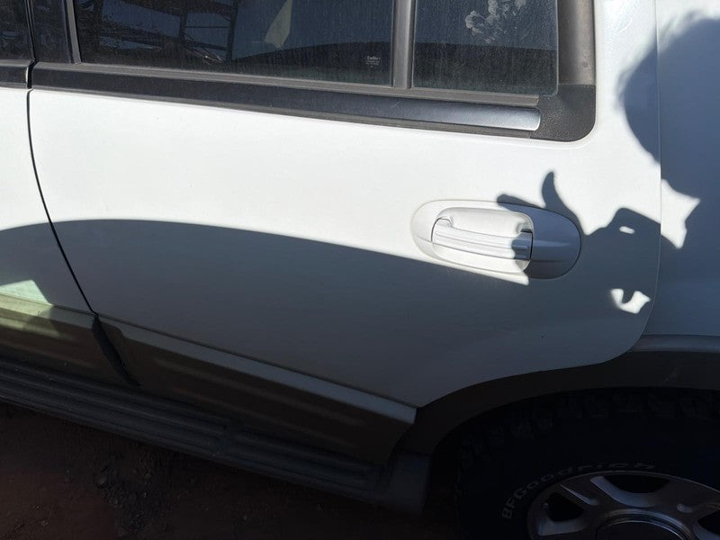 Used Rear Left Door Assembly Rear Side fits: 2006 Ford Expedition elec