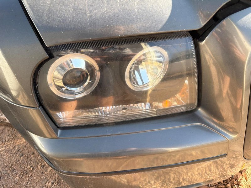 Used Right Headlight Assembly fits: 2009 Chrysler 300 halogen w/o proj
