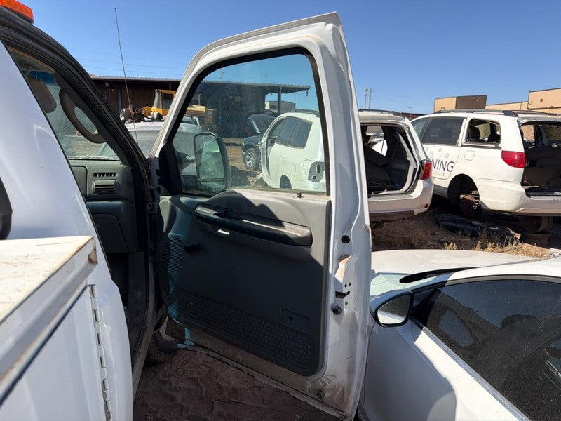 Used Front Right Door Assembly Front fits: 2005 Ford F350SD PICKUP R. 