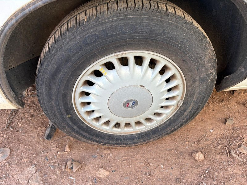 Used Wheel fits: 1998 Buick Lesabre 15x6 aluminum Grade A