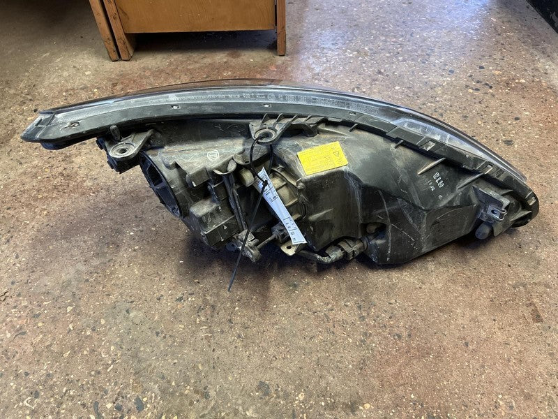 Used Left Headlight Assembly fits: 2012 Hyundai Equus xenon HID adapti