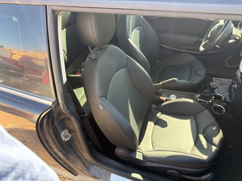 Used Front Right Seat Front fits: 2013 Mini COOPER bucket air bag manu