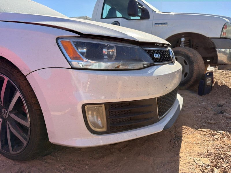 Used Front Bumper Assembly Front fits: 2012 Volkswagen Jetta gli Front