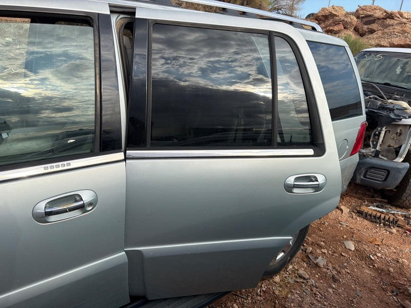 Used Rear Left Door Assembly Rear Side fits: 2005 Lincoln Navigator el
