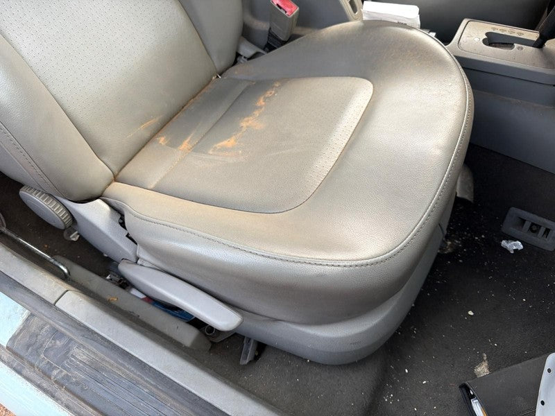 Used Front Right Seat Front fits: 2005 Volkswagen Beetle air bag leath