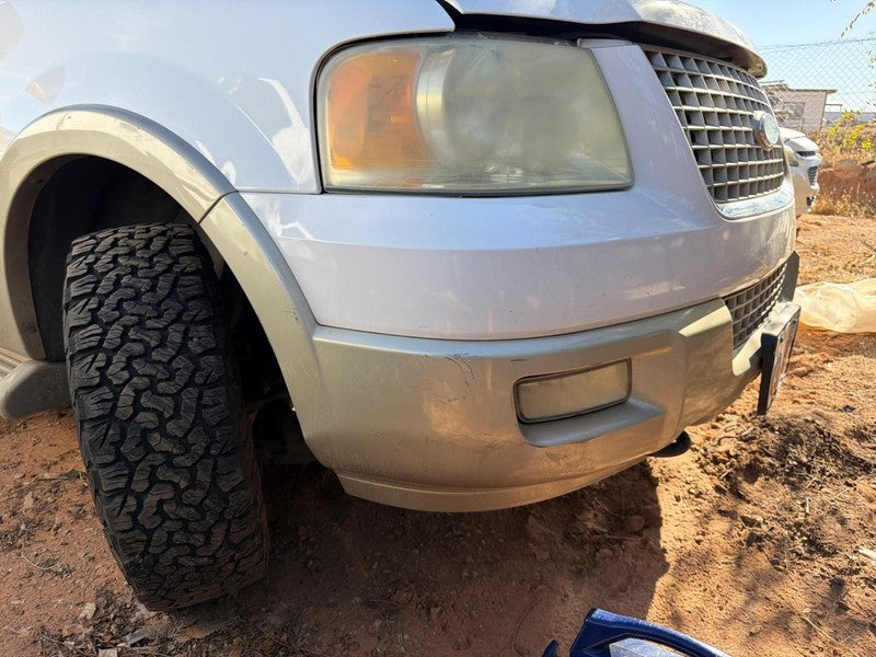 Used Front Bumper Assembly Front fits: 2006 Ford Expedition smooth upp