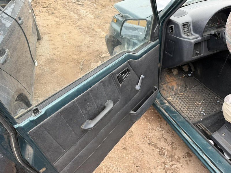 Used Air Cleaner Assembly fits: 1997 Geo Tracker  Grade A
