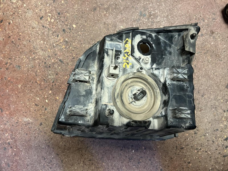 Used Right Headlight Assembly fits: 2007 Mercury Mountaineer Right Gra