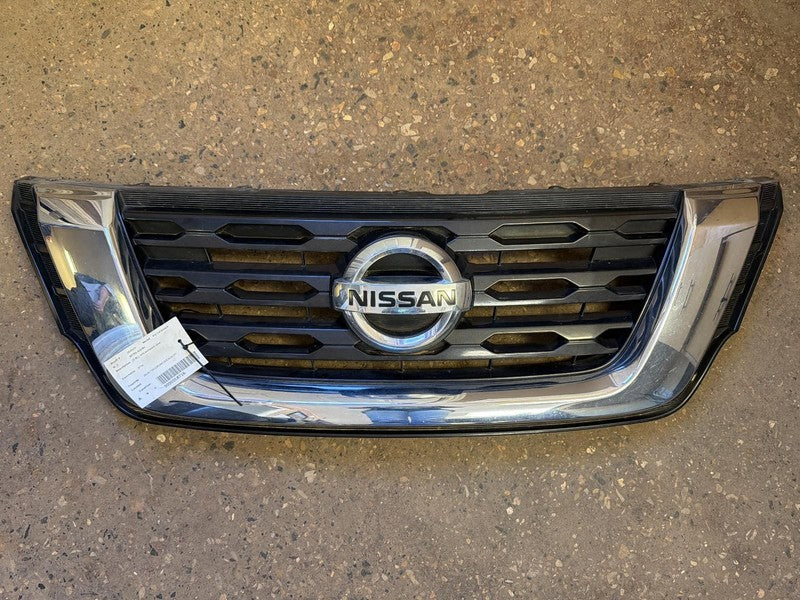 Used Front Grille fits: 2018 Nissan Pathfinder 3.5L w/o surround view 