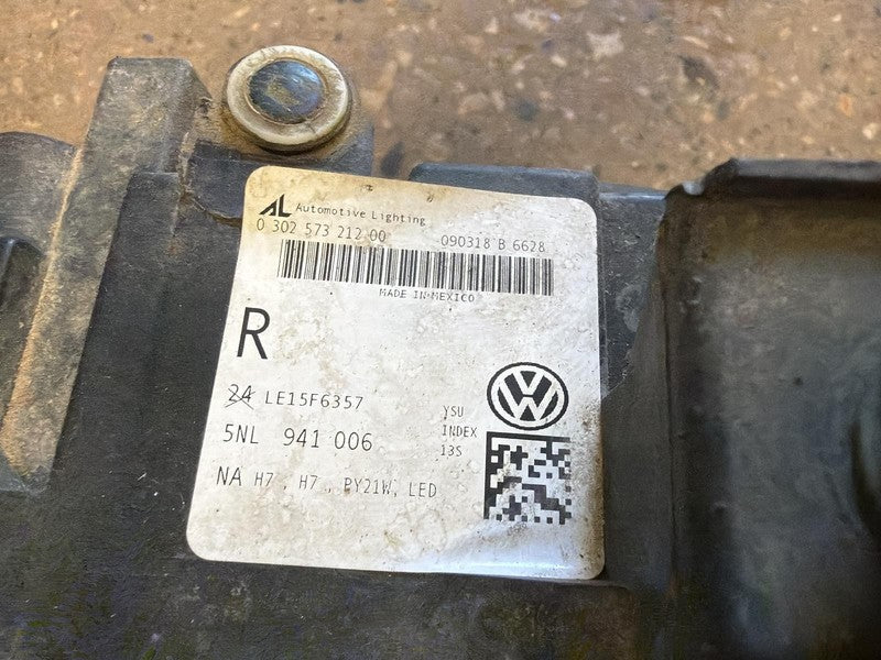Used Right Headlight Assembly fits: 2019 Volkswagen Tiguan halogen hea