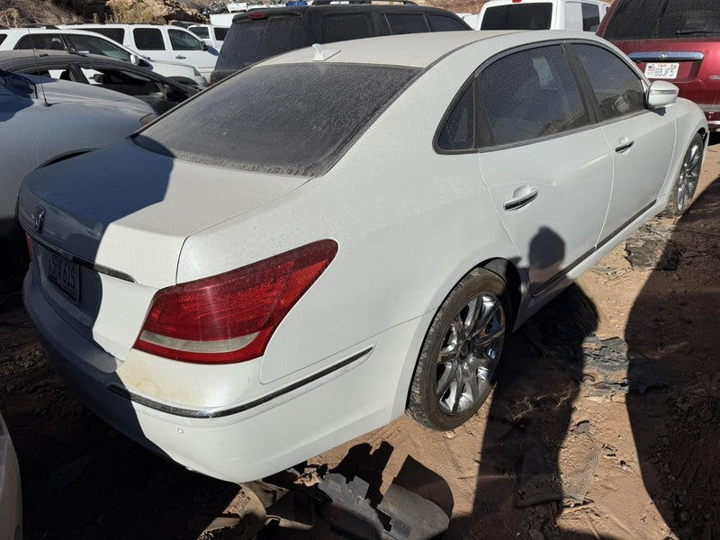Used Left Headlight Assembly fits: 2012 Hyundai Equus xenon HID adapti