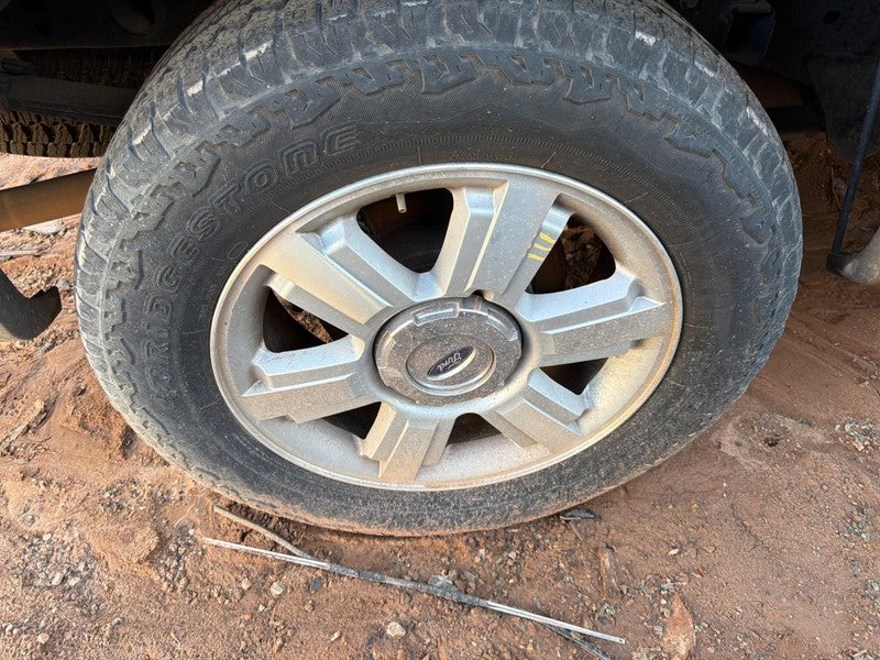 Used Wheel fits: 2006 Ford F150 PICKUP 20x8-1/2 6 raised spokes Grade 