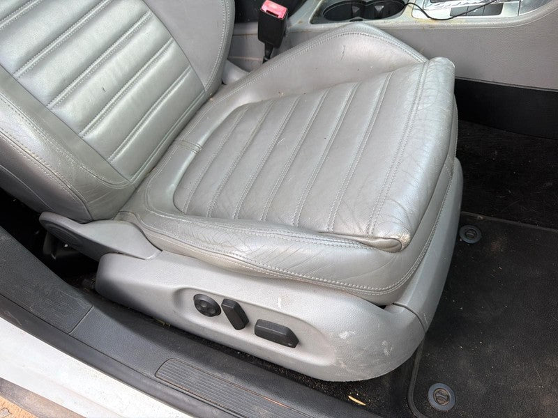 2006 - 2007 Volkswagen Passat Passenger Side Front Seat leather, elect